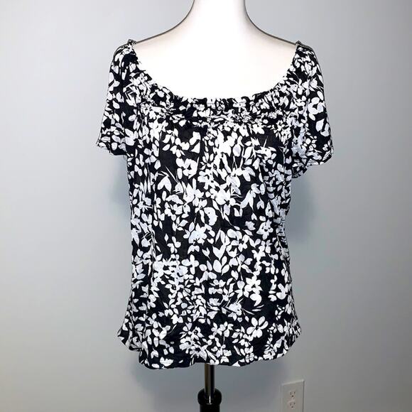 Elle Black White Floral Must Have Crinkle Short Sleeve Tee Sz Large NWT - Picture 1 of 7